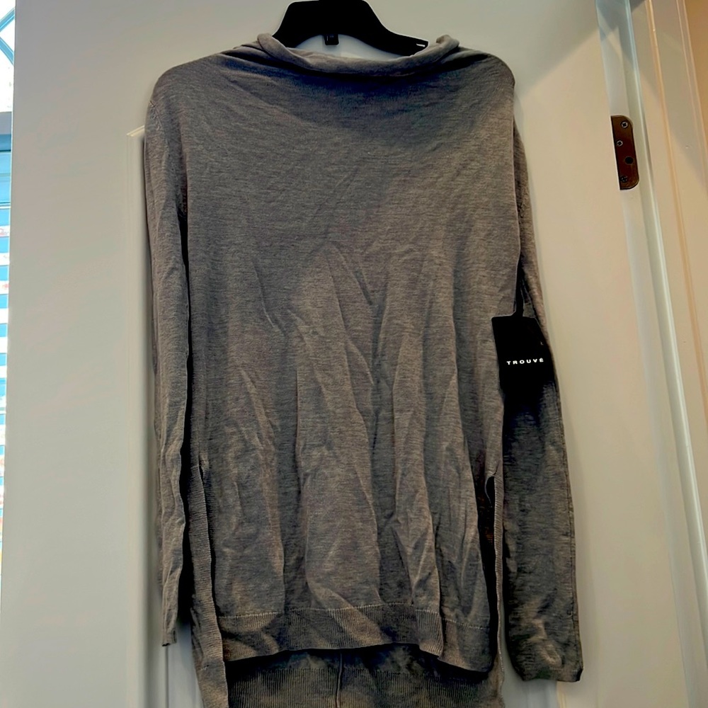 TROUVÉ turtleneck